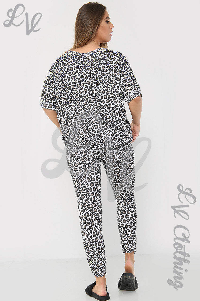 Ladies Animal Leopard Print Sweatshirt Top White - Unit Price £11.99