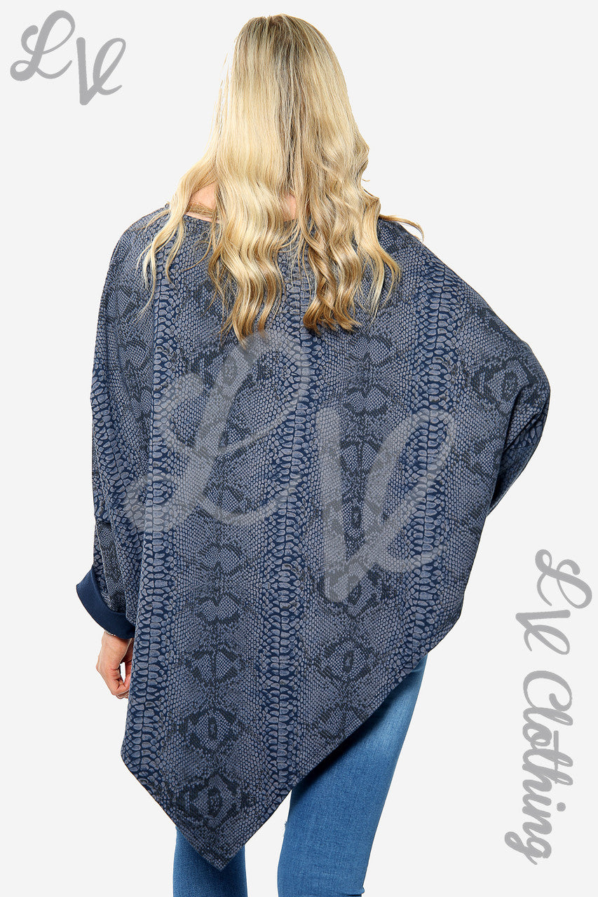 Dames Oversized Top Met V-hals En Slangenprint Marine Prijs per stuk €10,99