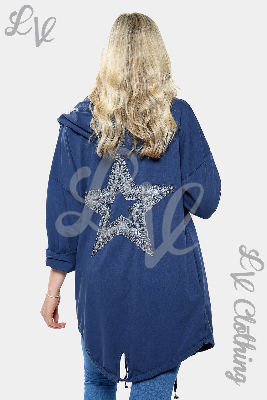 Dames vest met capuchon en paillettenster op de achterkant Marine per stuk €22,99