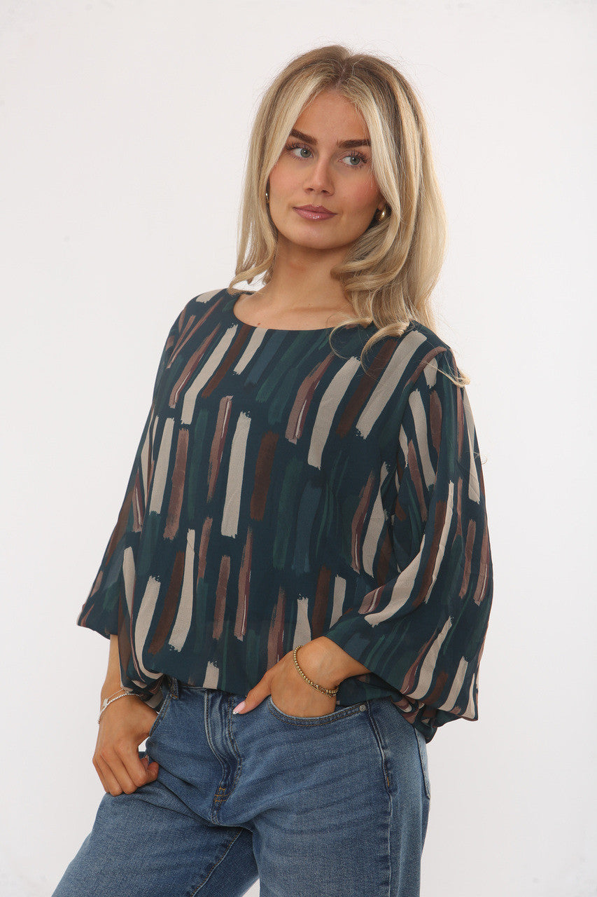 BLOUSE MET ABSTRACTE PENSEELSTREEKPRINT AQUAMARIJN