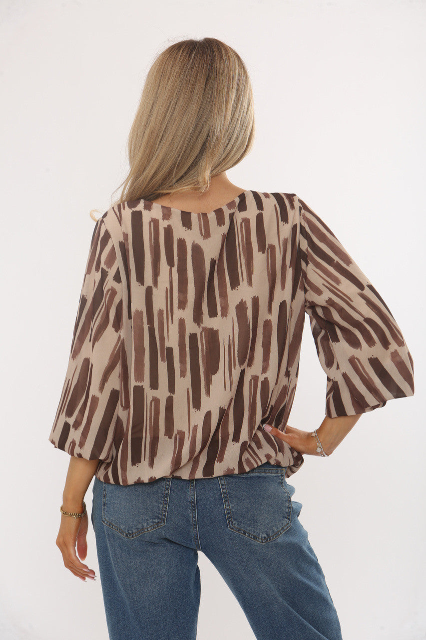 BLOUSE MET ABSTRACTE PENSEELSTREEKPRINT BEIGE