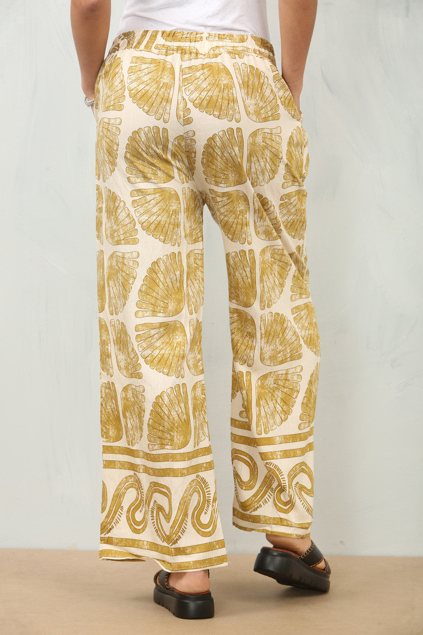 BEDRUKTE BROEK MET SCHELPEN - MOSTERD