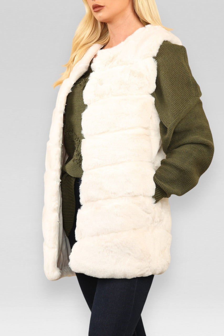 WITTE GILET VAN GEBLURKT IMITATIEBONT