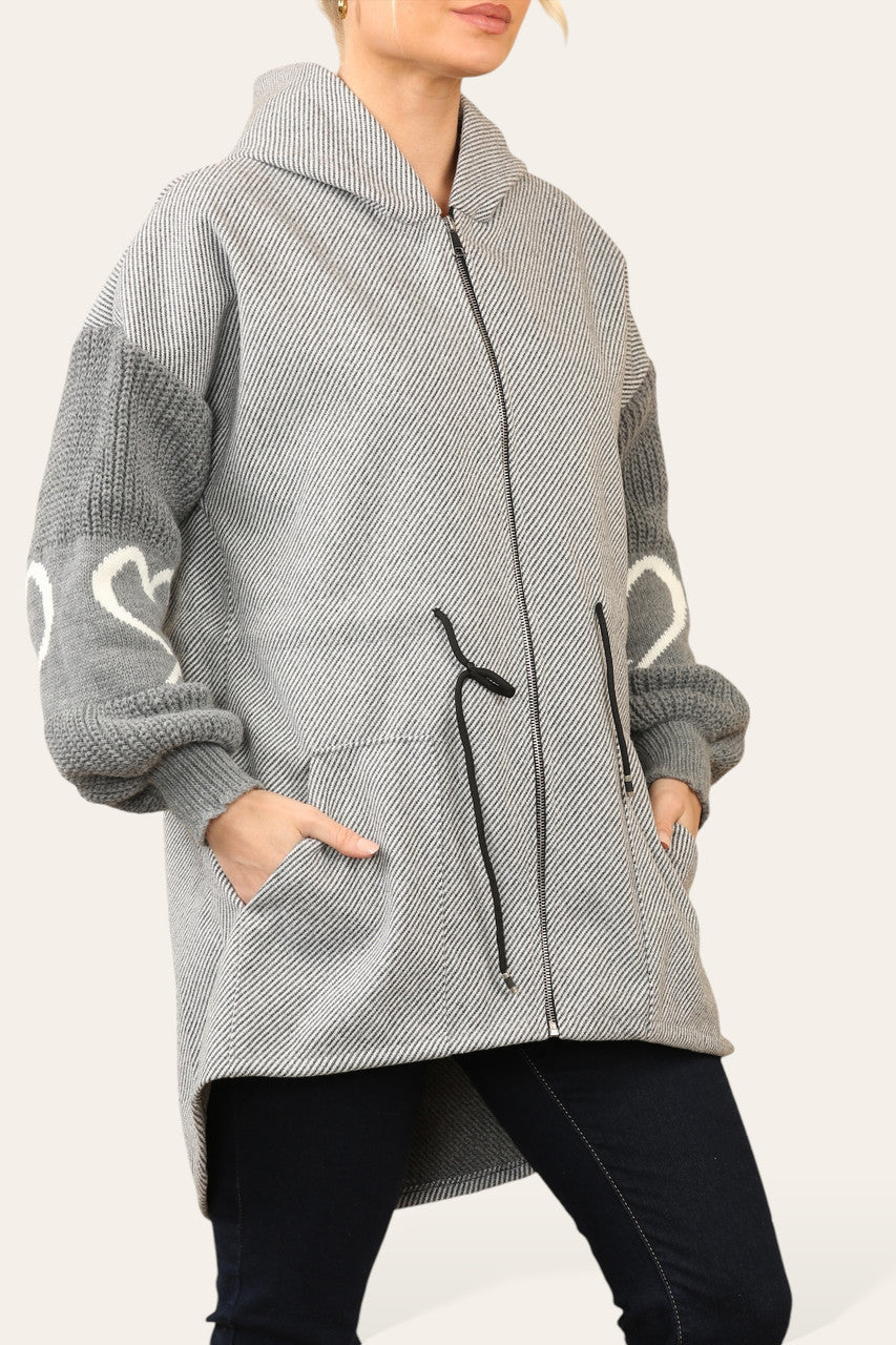 GEBREID VEST MET HARTJES, MOUWEN EN CAPUCHON GRIJS