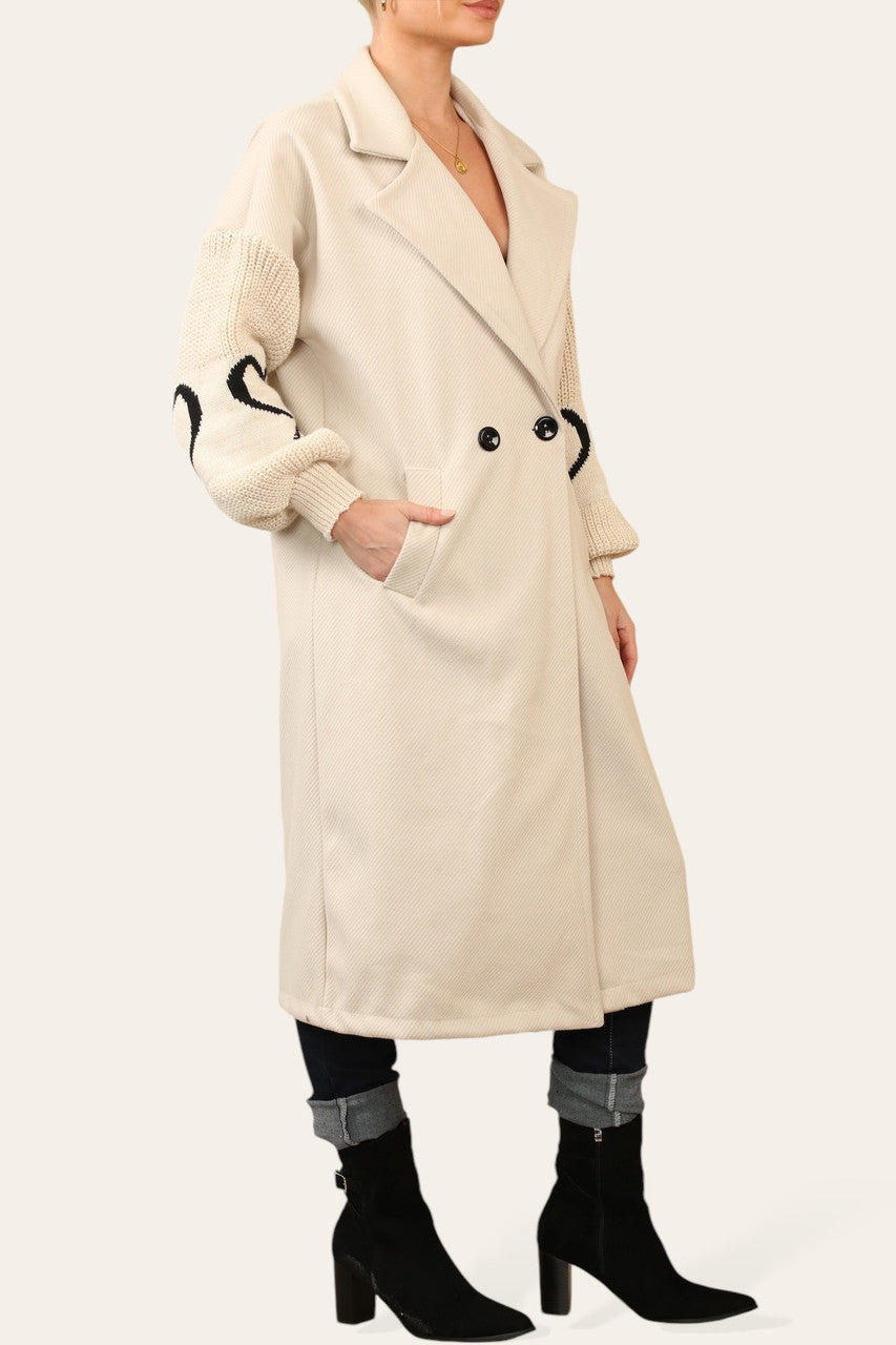 LIEFDESHART GEBREIDE MOUW DUBBELE RIJ KNOPEN JAS BEIGE