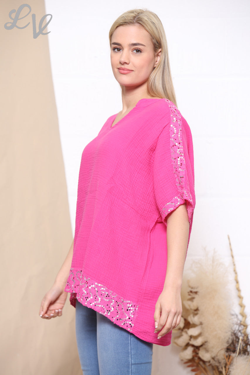Dames V-hals top met glitters op de mouwen Cerise