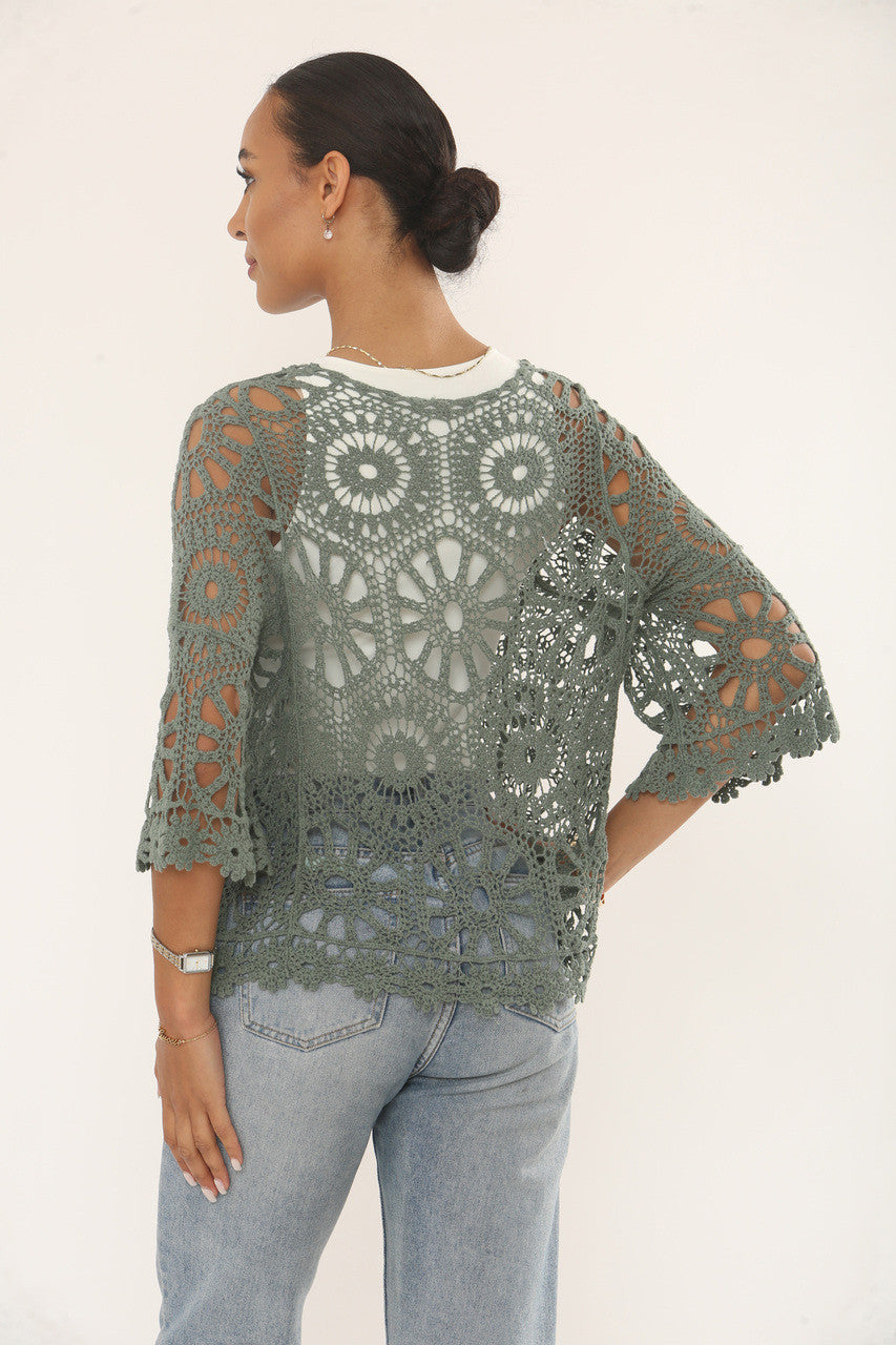 GEHAAKT VEST MET BLOEMEN & ZONNESTEEK MOTIEF - STOFGRIJSGROEN