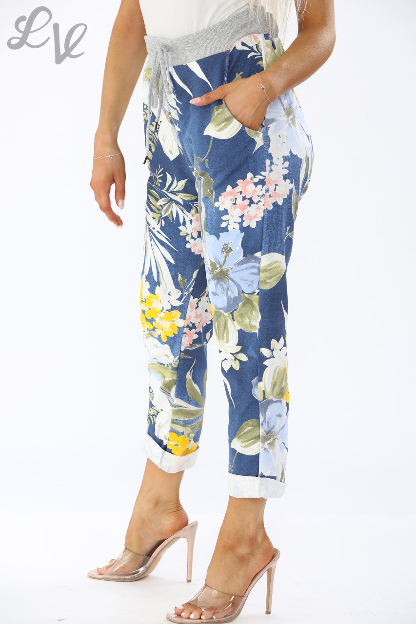 JOGGINGBROEK MET BLOEMEN EN TROPISCHE PRINT - DENIM