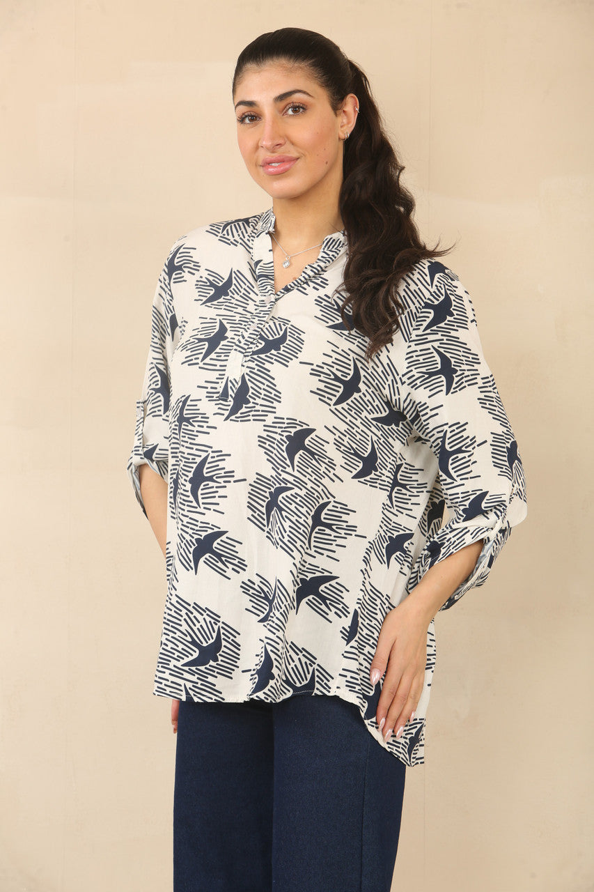 BLOUSE MET VOGELZWERN-PRINT - MARINEBLAUW