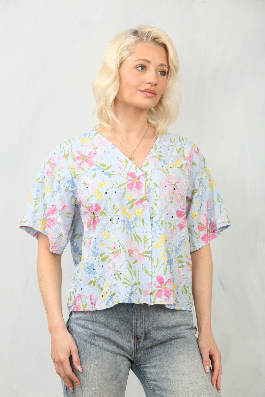 BRODERIE ANGLAISE BLOUSE TOP MET DITSY BLOEMENPRINT - LICHTBLAUW