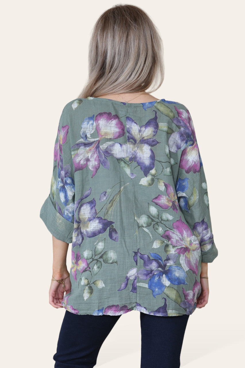 BLOEMIGE VLINDERPRINT TOP - KHAKI