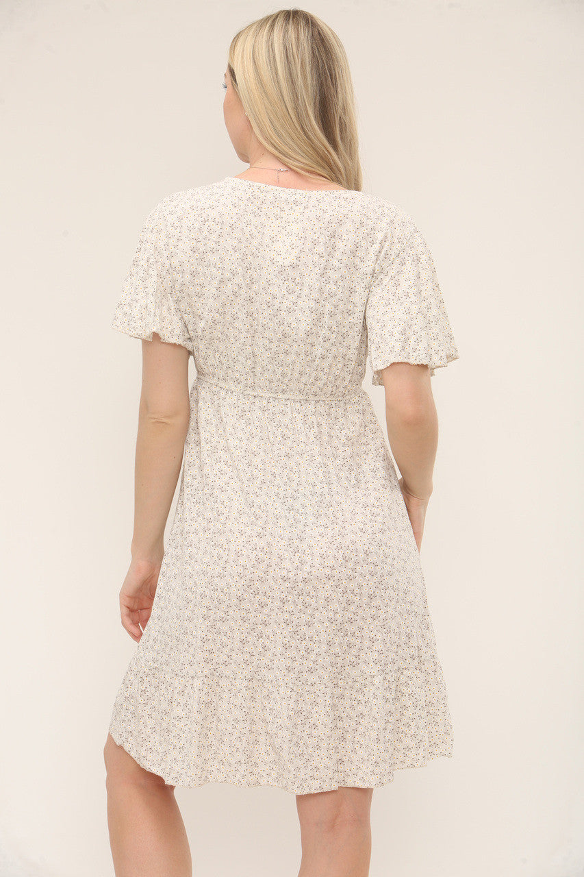 JURK MET KLEINE BLOEMENPRINT EN KNOPENSLUITING - ZACHT BEIGE