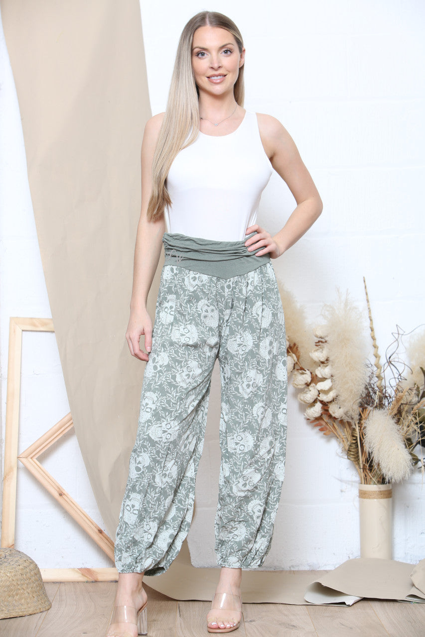 Damesbroek met doodskop print in gypsy-stijl, kaki