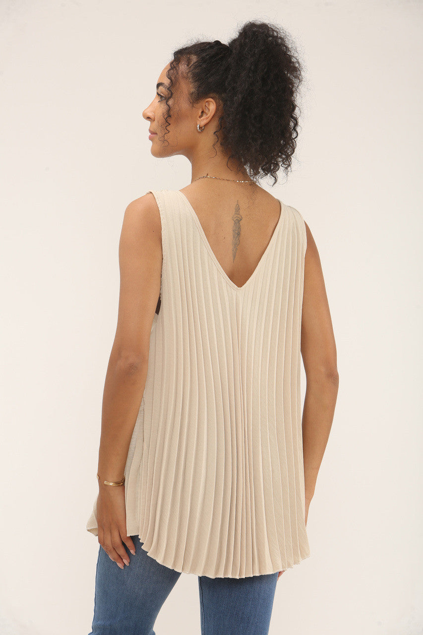 TOP MET PLOOIEN EN V-HALS - BEIGE