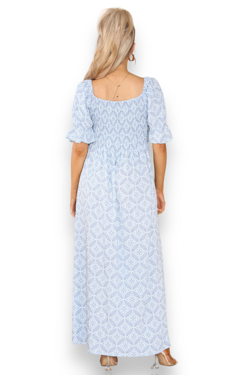GEOMETRISCHE BARDOT MAXIJURK MET KLEINE BLOEMPRINT LICHTBLAUW