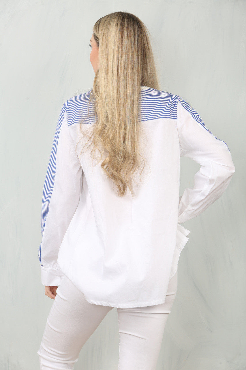 BLOUSE TOP MET BLADSTREEP EN CONTRASTEREND PANEEL - BLAUW