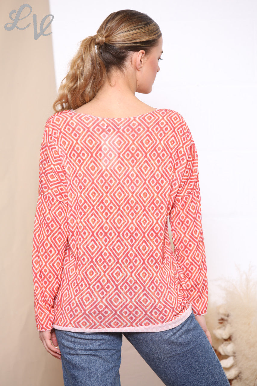 Dames top met rode Geo Diamond print