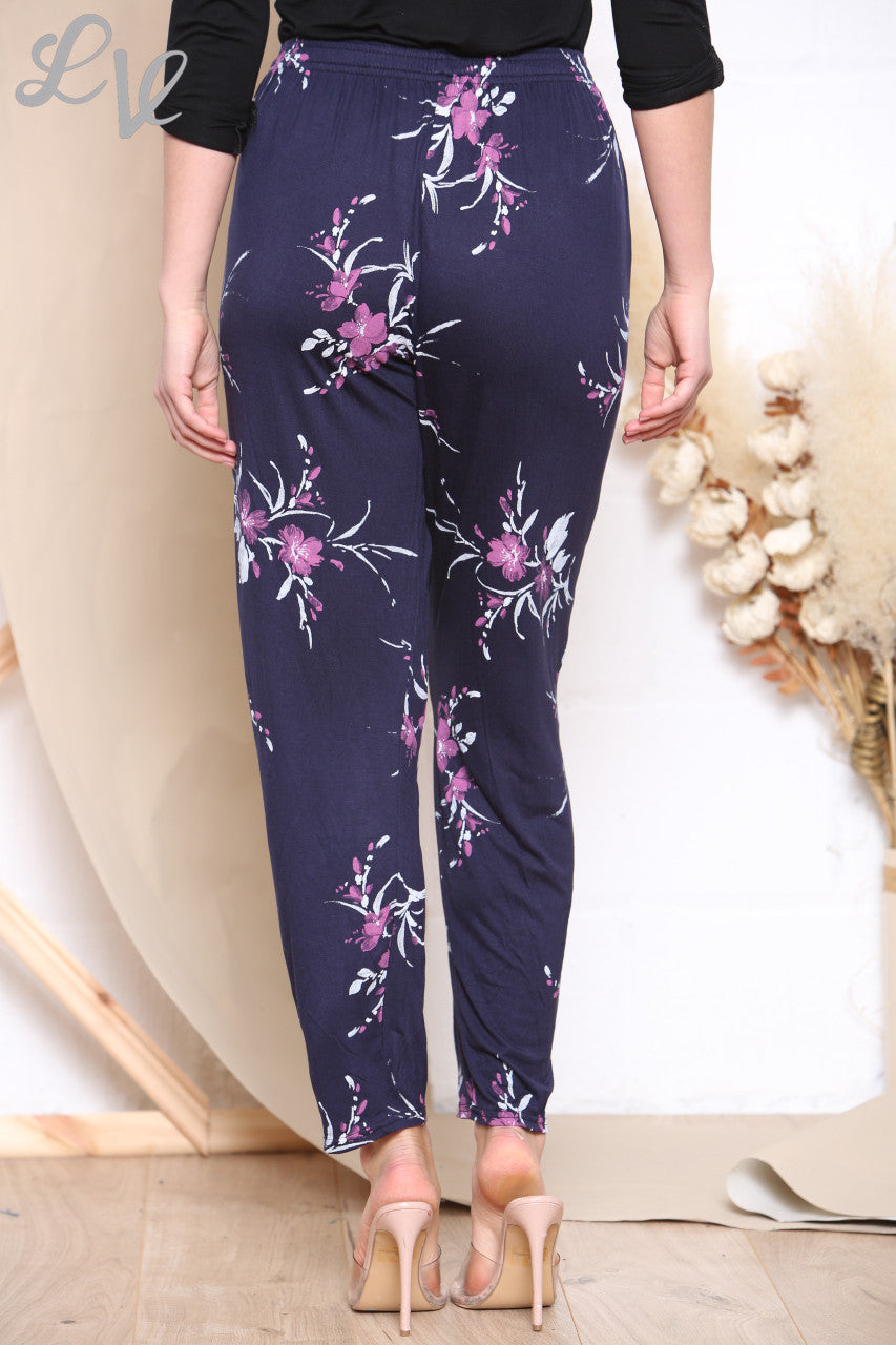 Damesbroek met bloemenprint in aquarelmotief, marineblauw