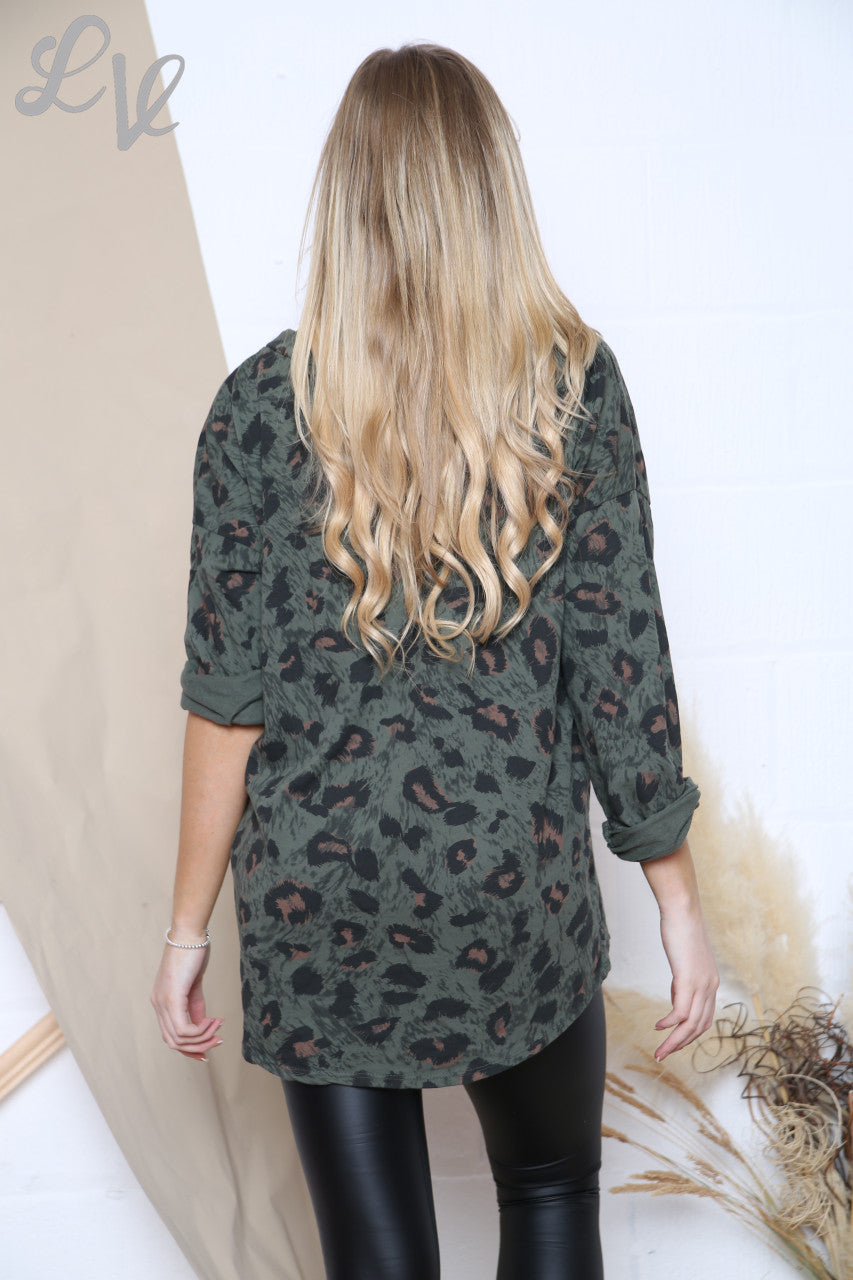 Dames top met cheetahprint kaki stukprijs € 9,99