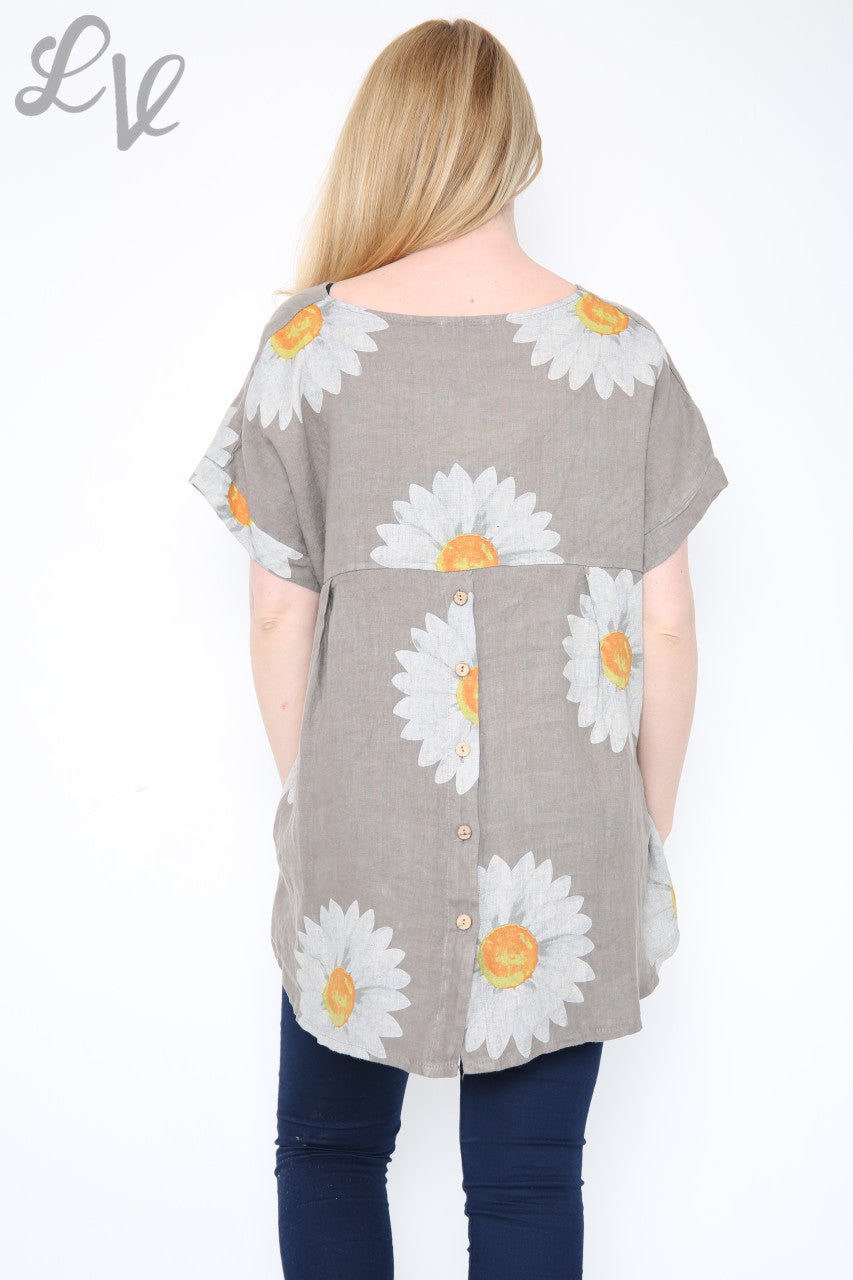 Dames Top met Madeliefjesknopen op de Rug Taupe Stukprijs € 10,99