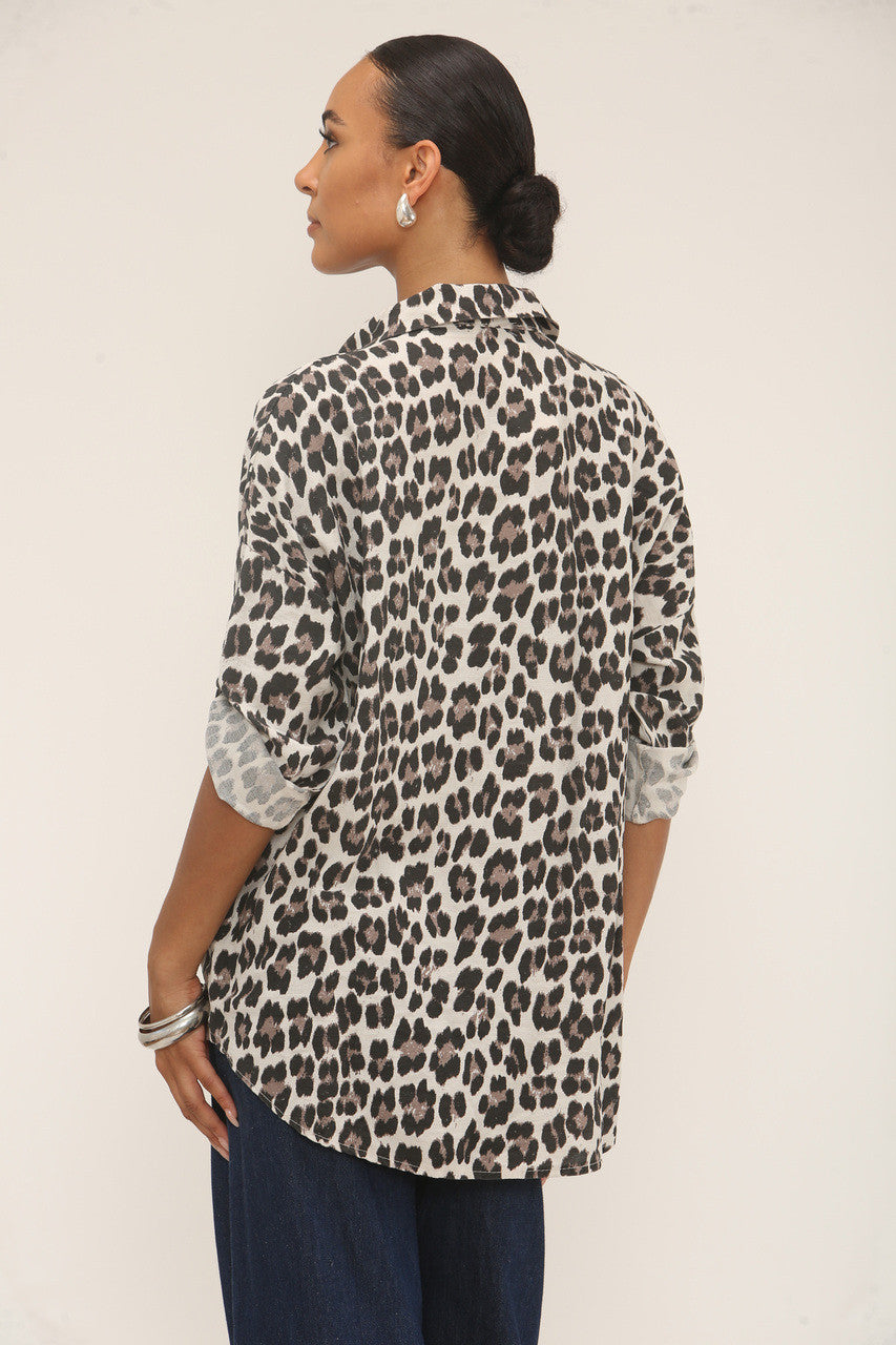 BLOUSE MET PANTERPRINT EN KNOPEN - BEIGE