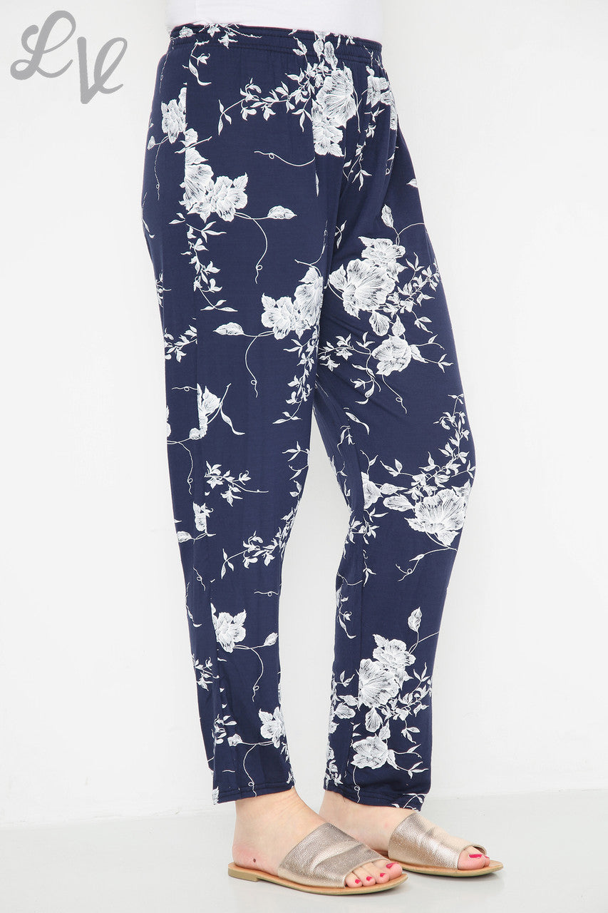 Damesbroek met bloemen- en bladprint navy
