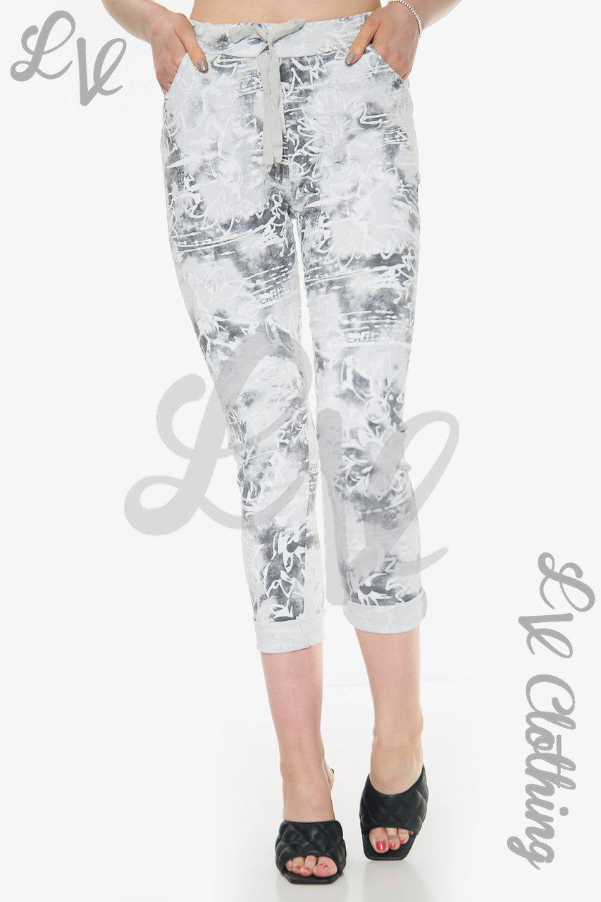 Dames bloemenkrabbelprint magische broek zilver Prijs per eenheid € 14,99