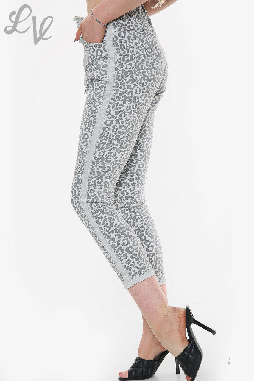 Dames Luipaardprint Glitter Zijpaneel Magische Broek Zilver Prijs per stuk € 14,99