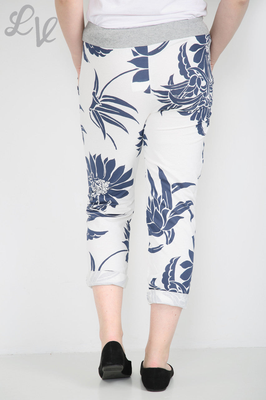 Dames Joggingbroek met Bloemmotief en Omtrekprint Wit - Prijs per eenheid € 6,99