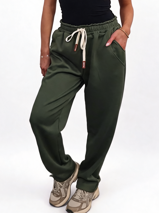 Dark green relaxed straight-leg sweatpants with an elastic waist, cream drawstring and side pockets