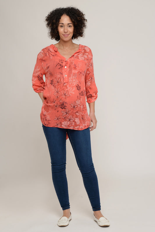 Coral ladies top with star-flower print, V-neck and three-quarter sleeves