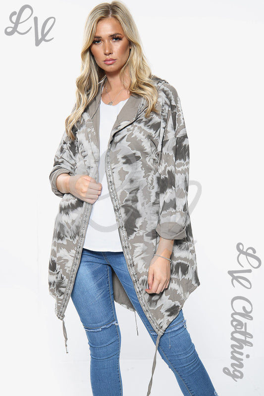 Oversized hooded cardigan with grey tie-dye print, front open, long sleeves and side slits