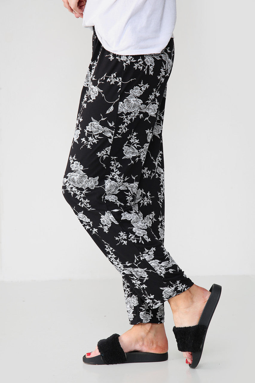 ELASTISCHE BROEK MET BLOEMENPRINT ZWART