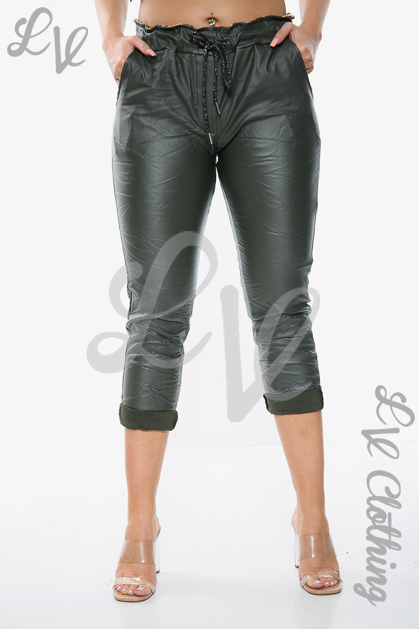 Dames Wetlook Broek Khaki met Paperbag Taille Prijs per stuk €13,99