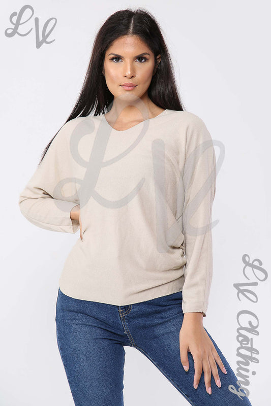 Stone V-neck fine knit top with long sleeves and relaxed fit
