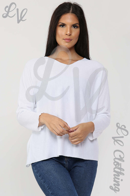 Fine knit V-neck top, white, long sleeves with relaxed fit