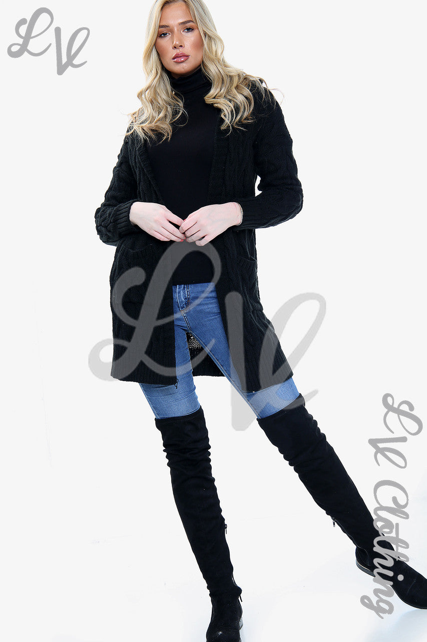 Damesvest met capuchon en kabelbreisel – eenheidsprijs € 15,99