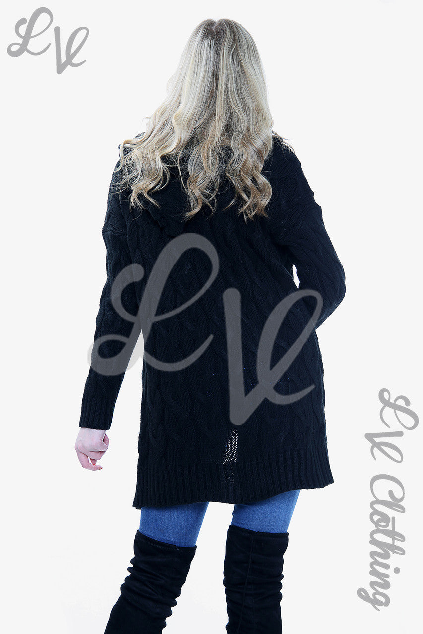 Damesvest met capuchon en kabelbreisel – eenheidsprijs € 15,99