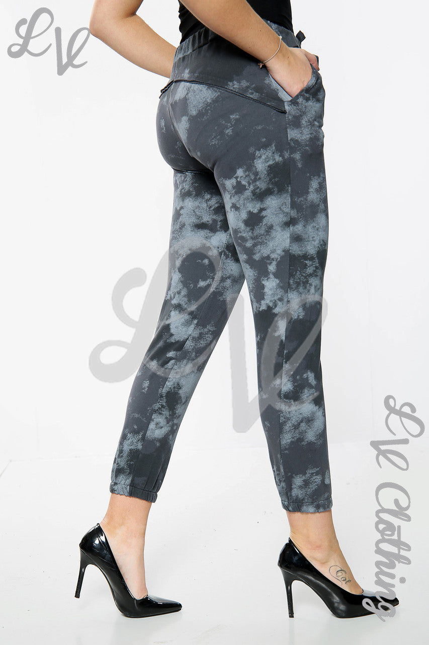 Dames joggingbroek met Sky-print, antraciet, per stuk € 10,99