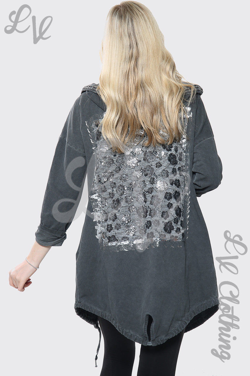 Dames hooded jack met bloemenfoliedetail op de rug houtskool - Eenheidsprijs € 18,99