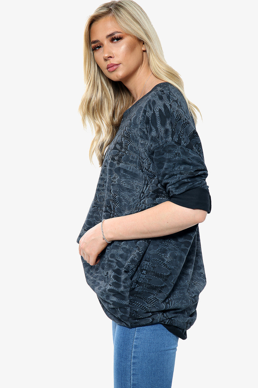Dames Oversized Sweatshirt met Slangenprint Zwart Prijs per stuk € 9,99