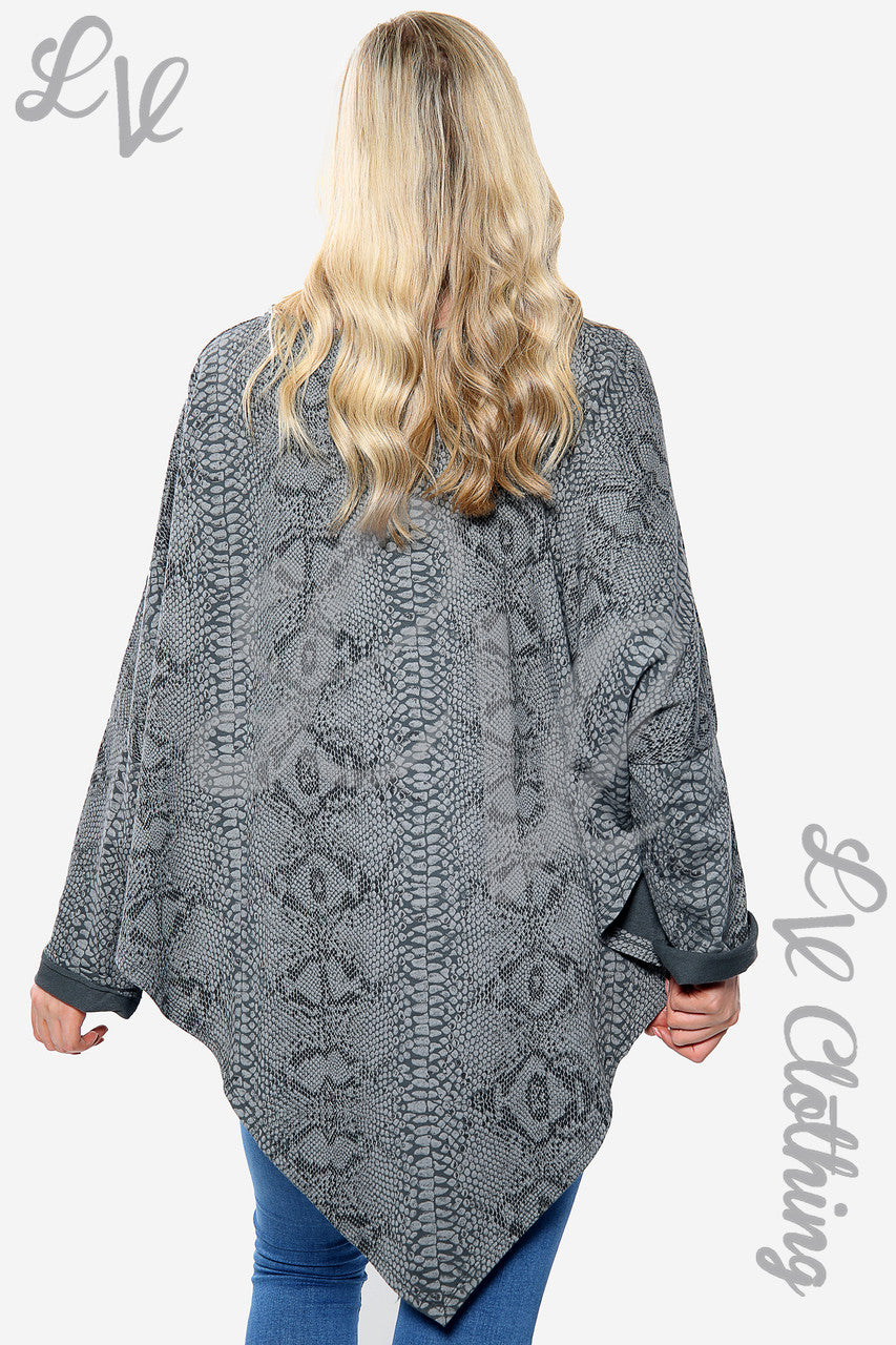 Dames Top met Slangenprint, Oversized, V-Hals en Ketting, Houtskool. Prijs per stuk: £10.99