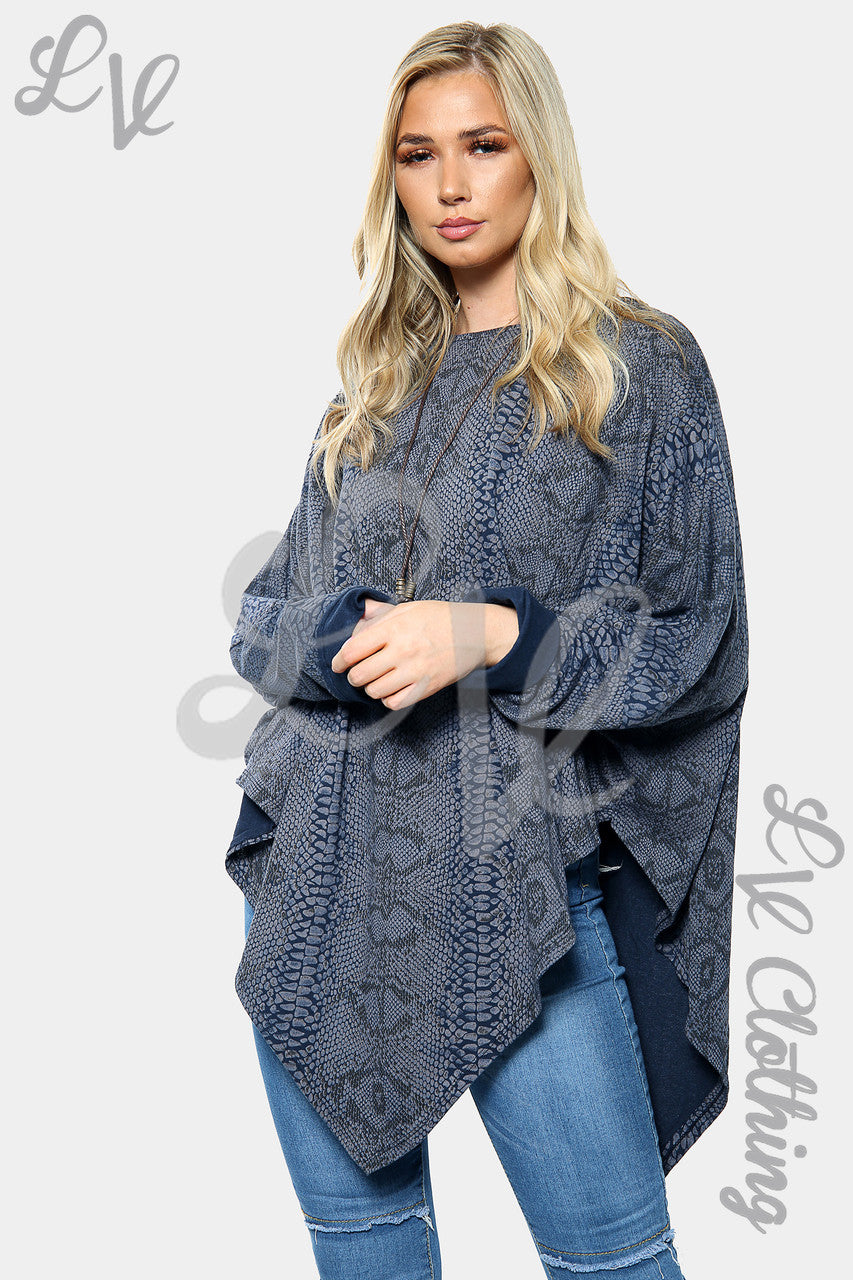 Dames Oversized Top Met V-hals En Slangenprint Marine Prijs per stuk €10,99