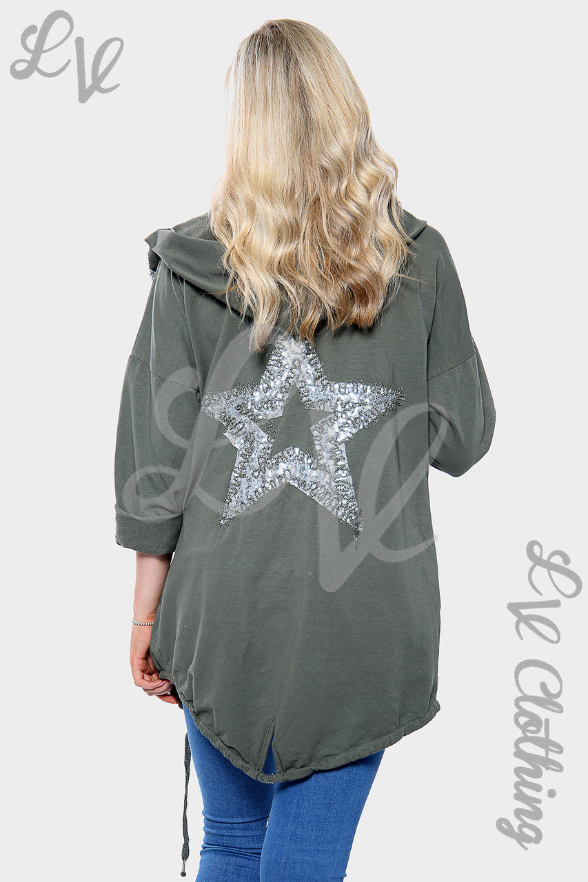 Dames Vest met capuchon en paillettenster op de rug kaki Stukprijs € 22,99