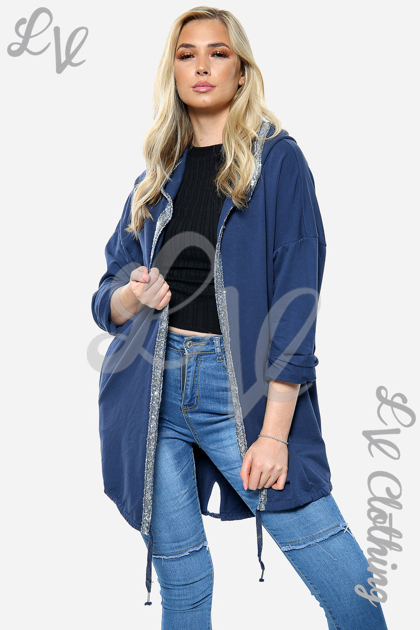 Dames vest met capuchon en paillettenster op de achterkant Marine per stuk €22,99
