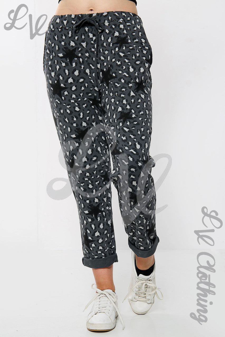 Dames joggingbroek met luipaardprint en sterren, antracietgrijs, per stuk € 9,99