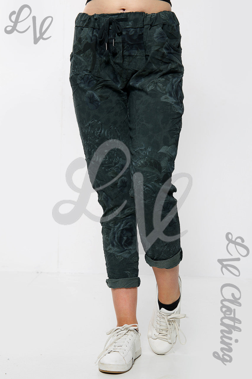 Dames Crinkle Joggingbroek met Bloemenprint Zwart Stuksprijs € 10,99