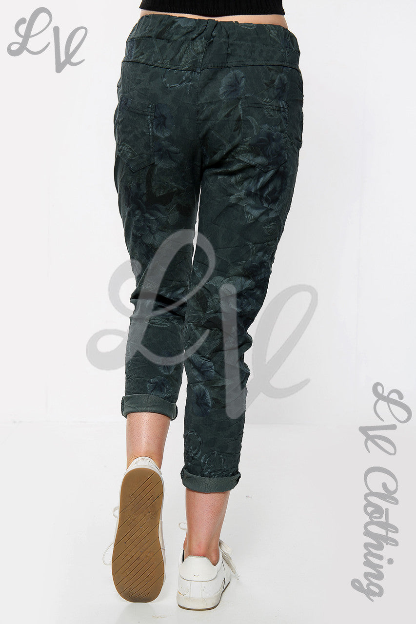 Dames Crinkle Joggingbroek met Bloemenprint Zwart Stuksprijs € 10,99
