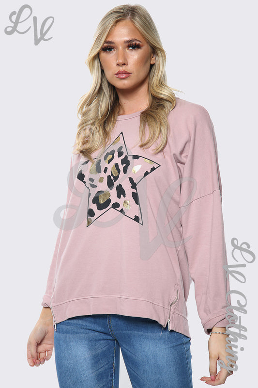 Dusty pink sweatshirt with leopard star graphic, crew neck and long sleeves