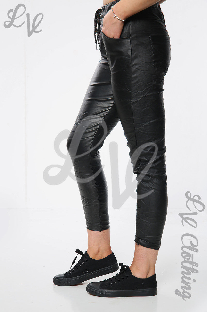 Dames Glanzende Wetlook PU Broek Zwart Prijs per eenheid €10,99